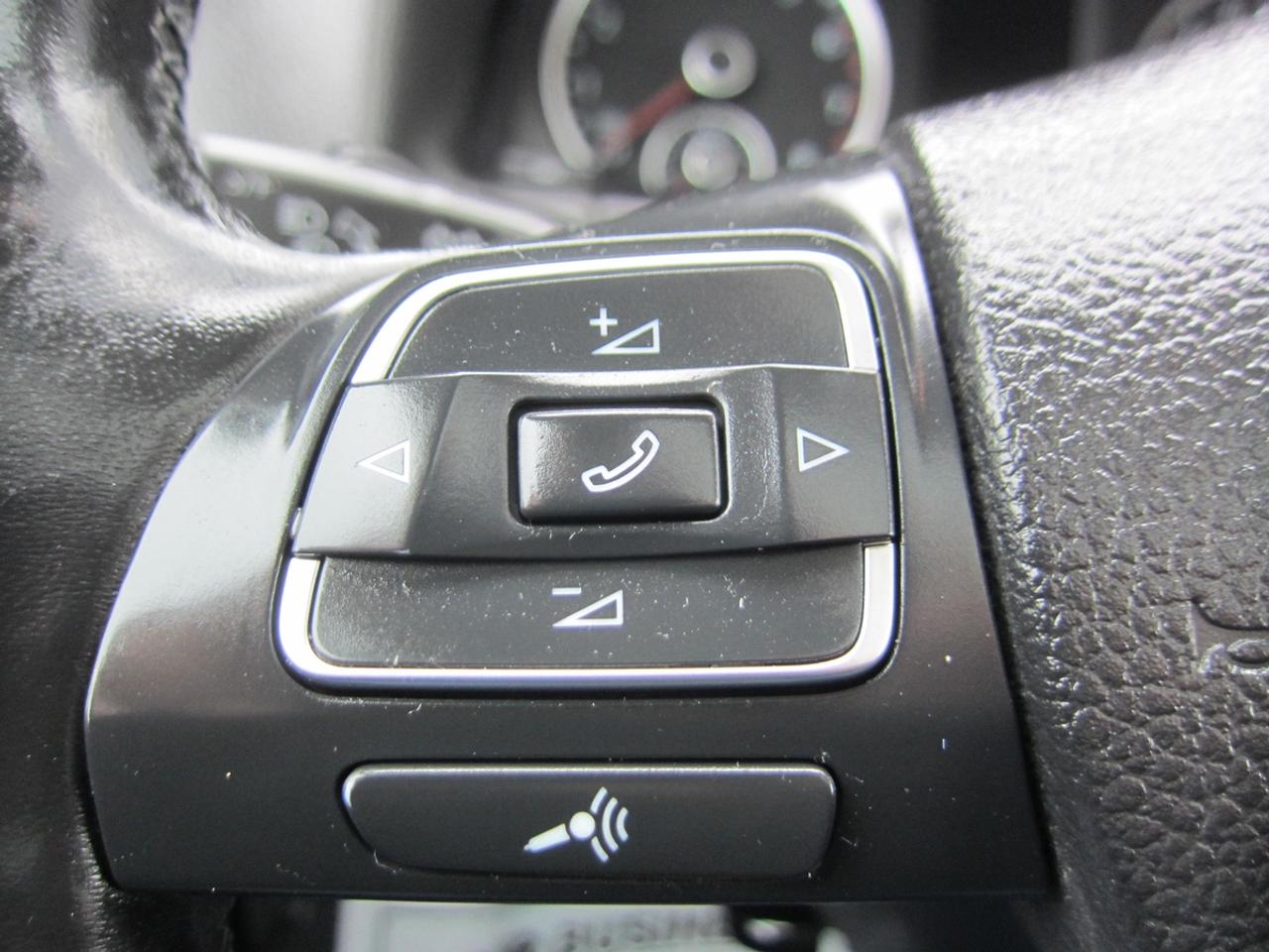 2012 Volkswagen Tiguan SE Photo