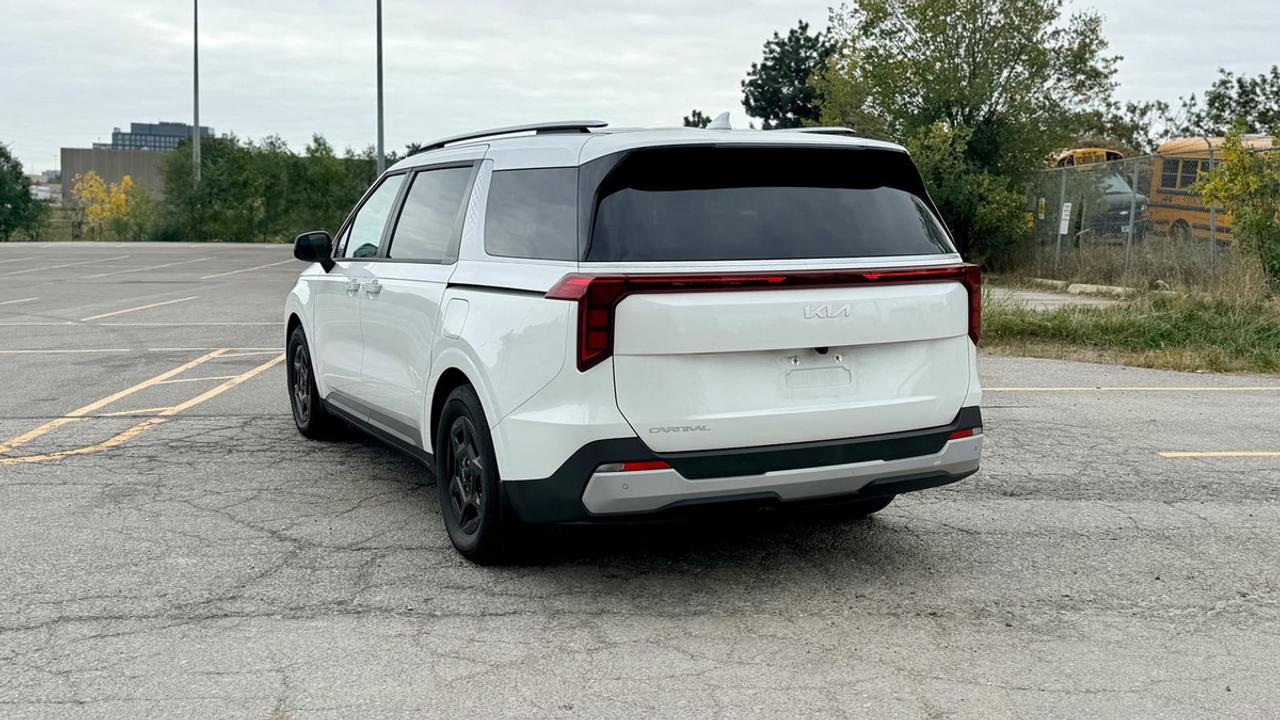 2025 Kia Carnival LXS Photo