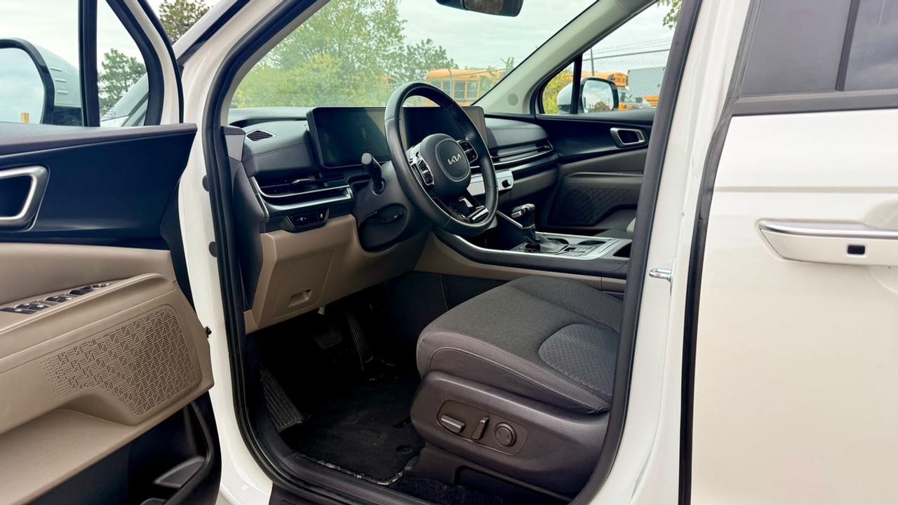 2025 Kia Carnival LXS Photo