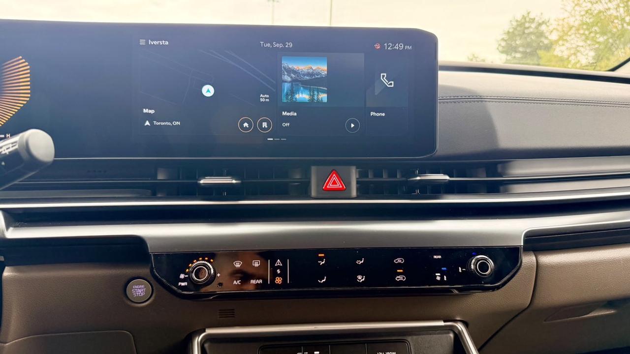 2025 Kia Carnival LXS Photo