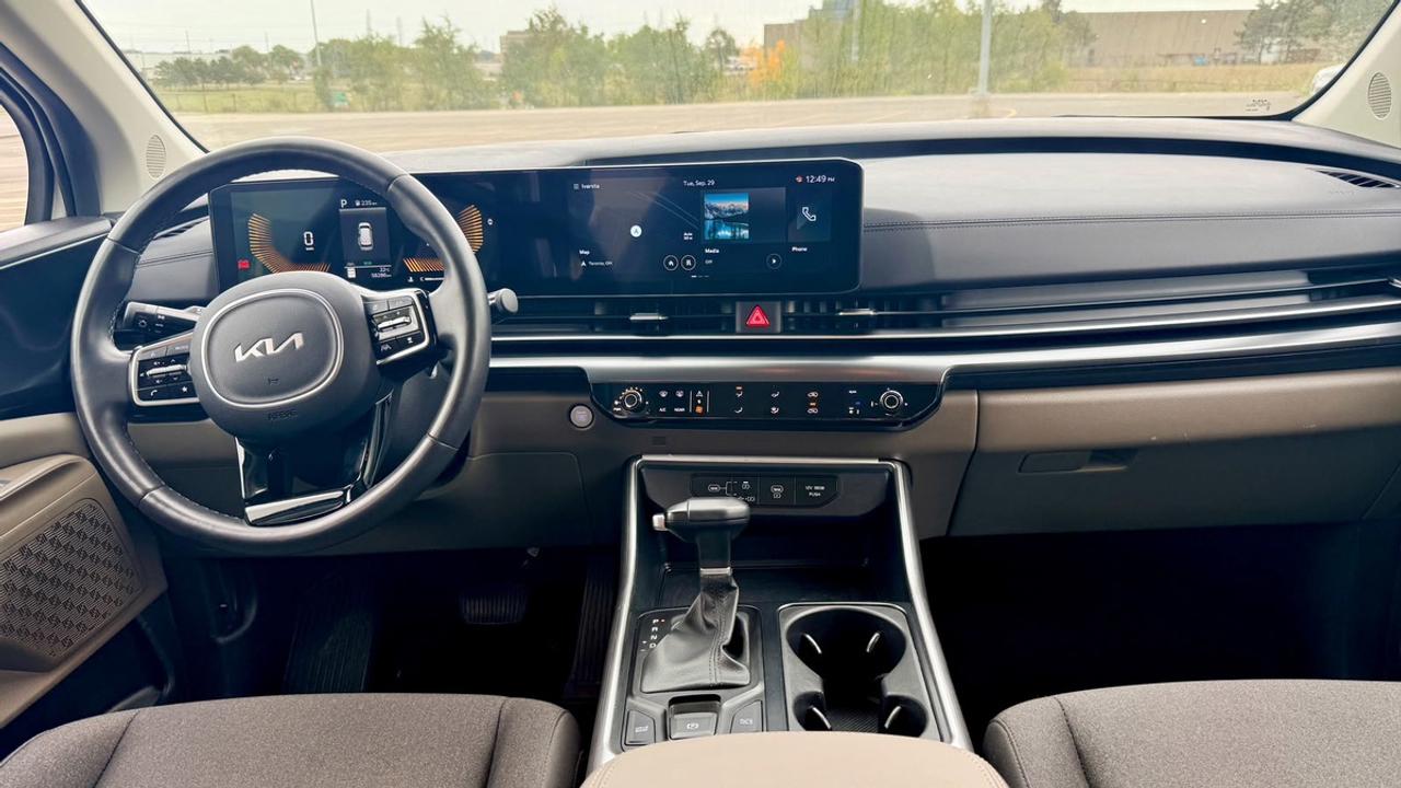 2025 Kia Carnival LXS Photo