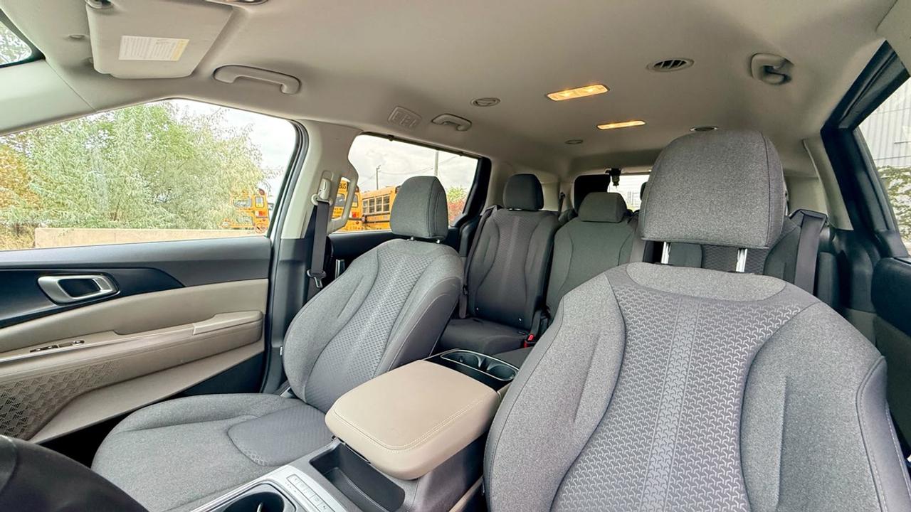 2025 Kia Carnival LXS Photo