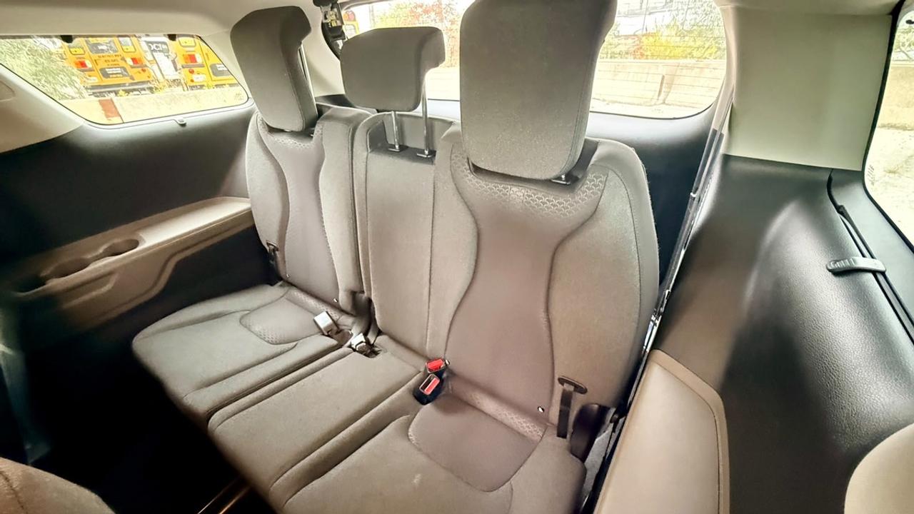 2025 Kia Carnival LXS Photo