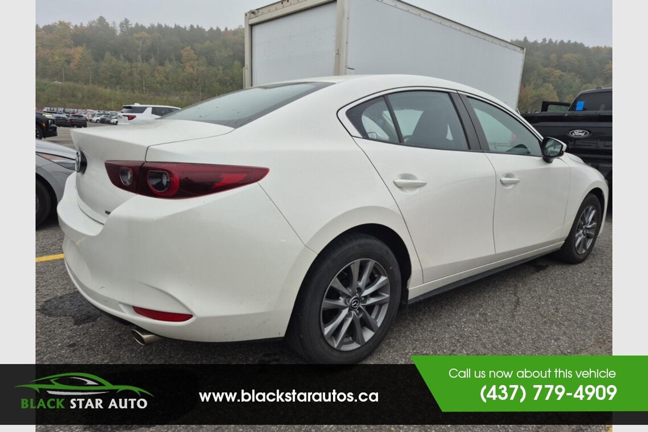 2024 Mazda MAZDA3  Photo3