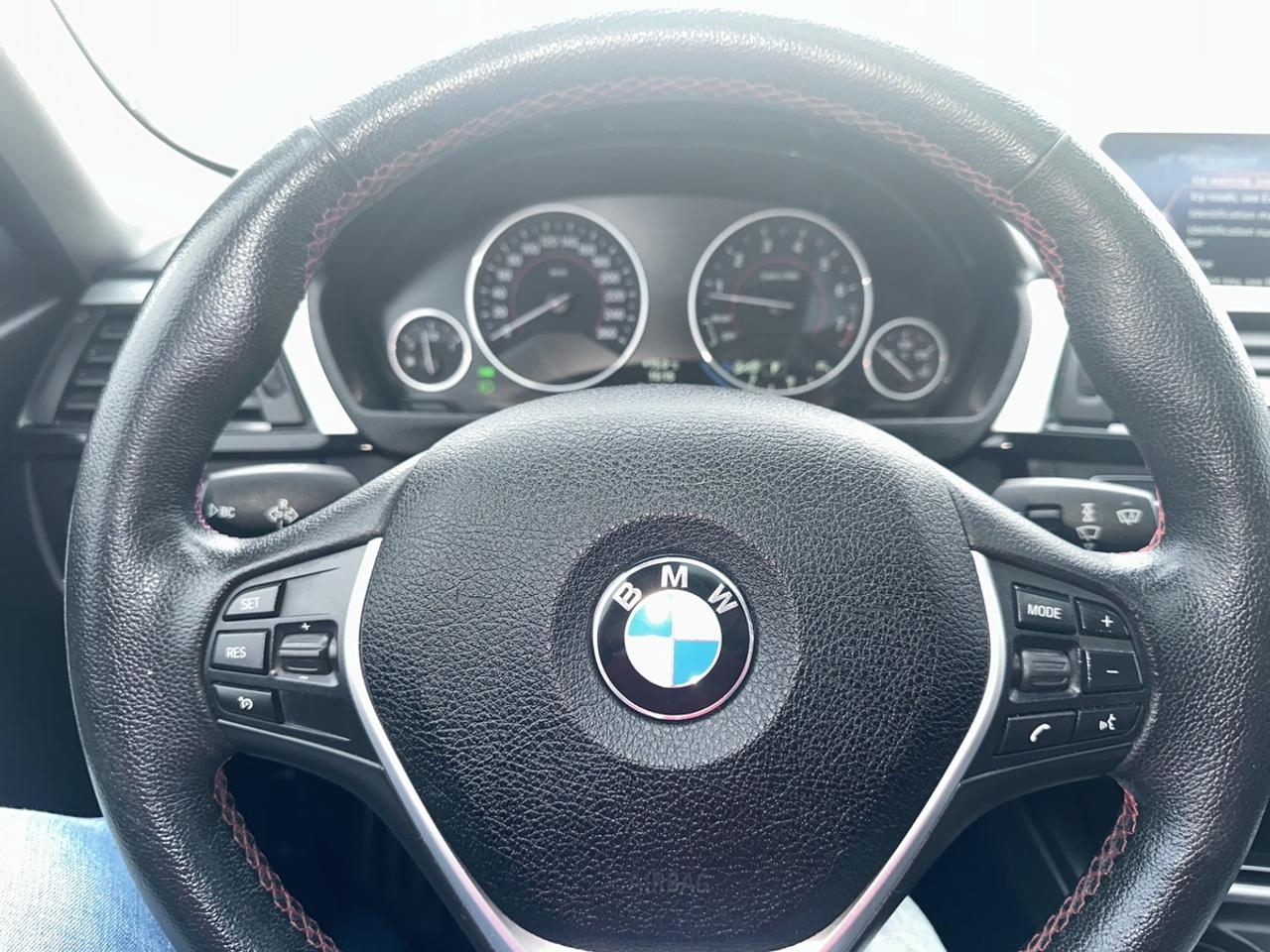 2014 BMW 3 Series 320i xDrive Photo