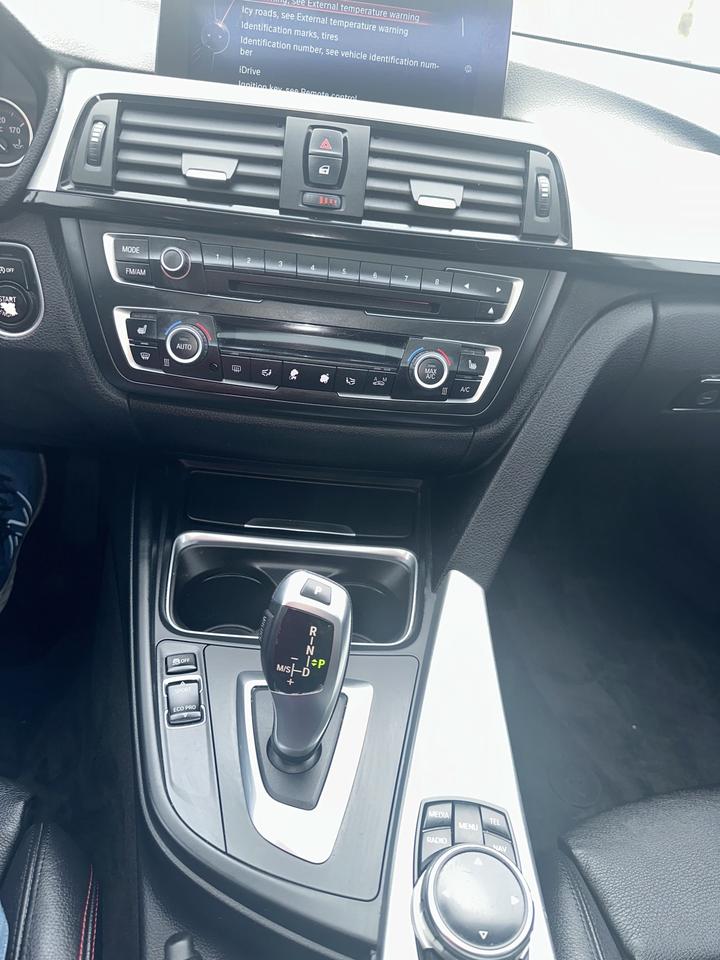 2014 BMW 3 Series 320i xDrive Photo