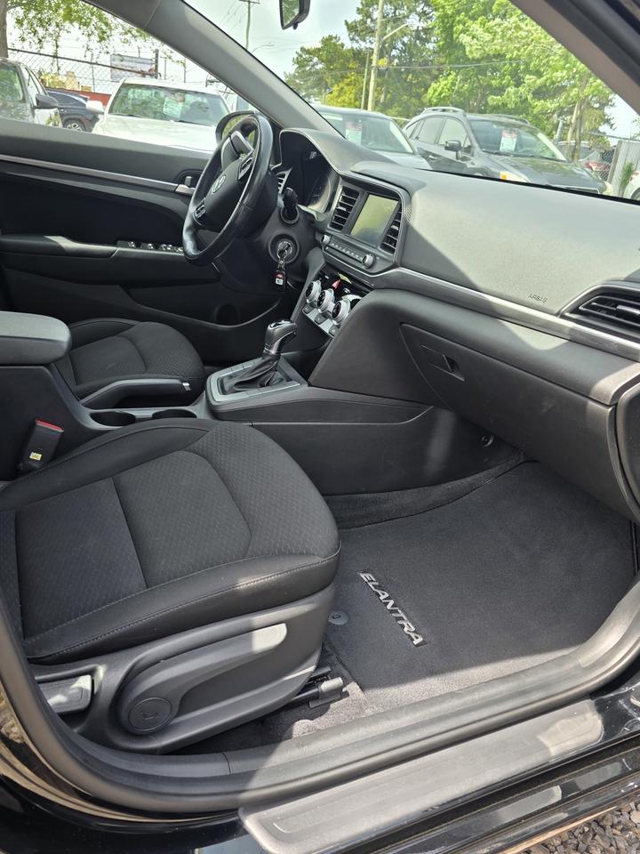 2020 Hyundai Elantra Preferred Photo