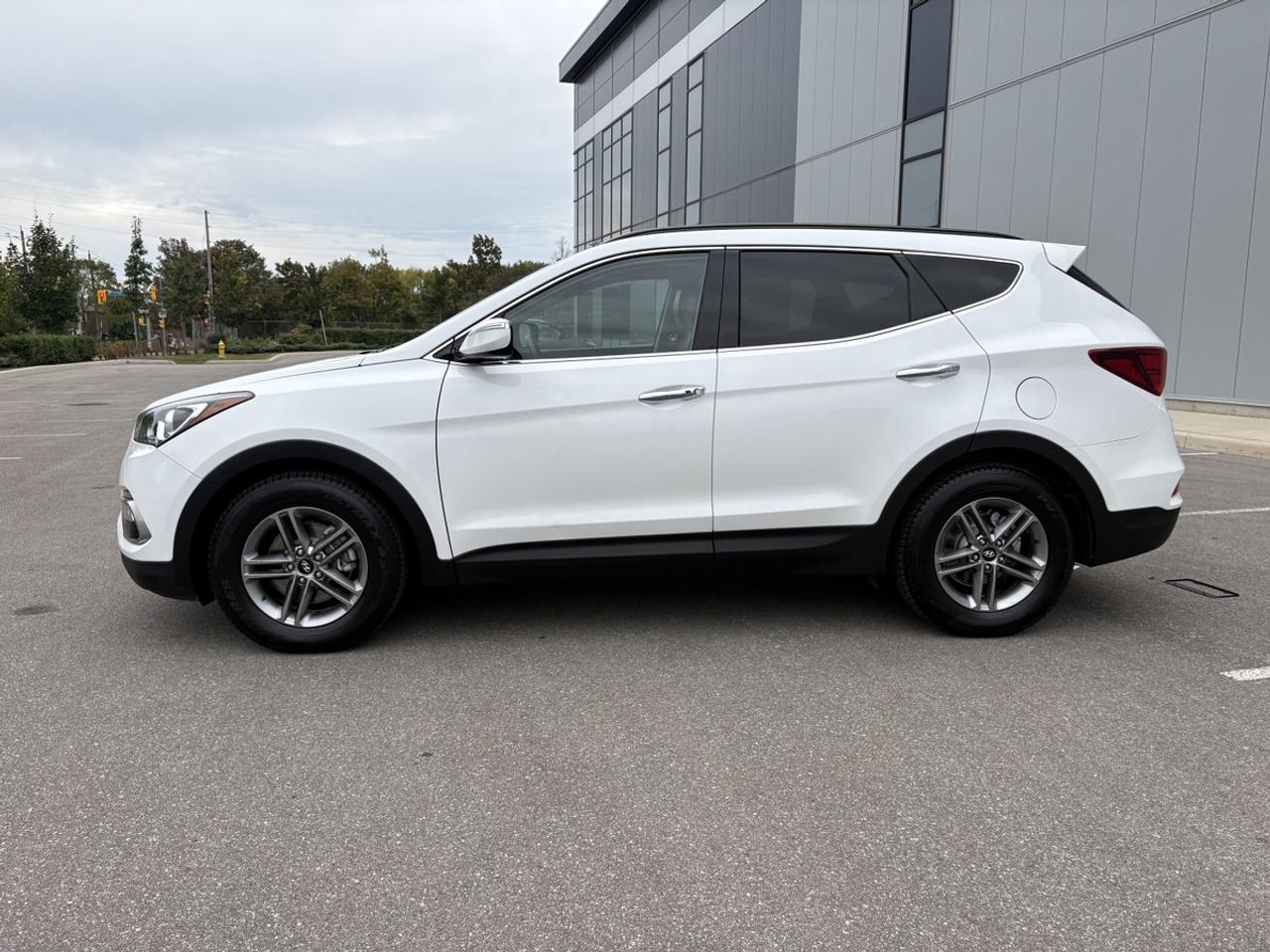 2017 Hyundai Santa Fe Sport Luxury Photo2