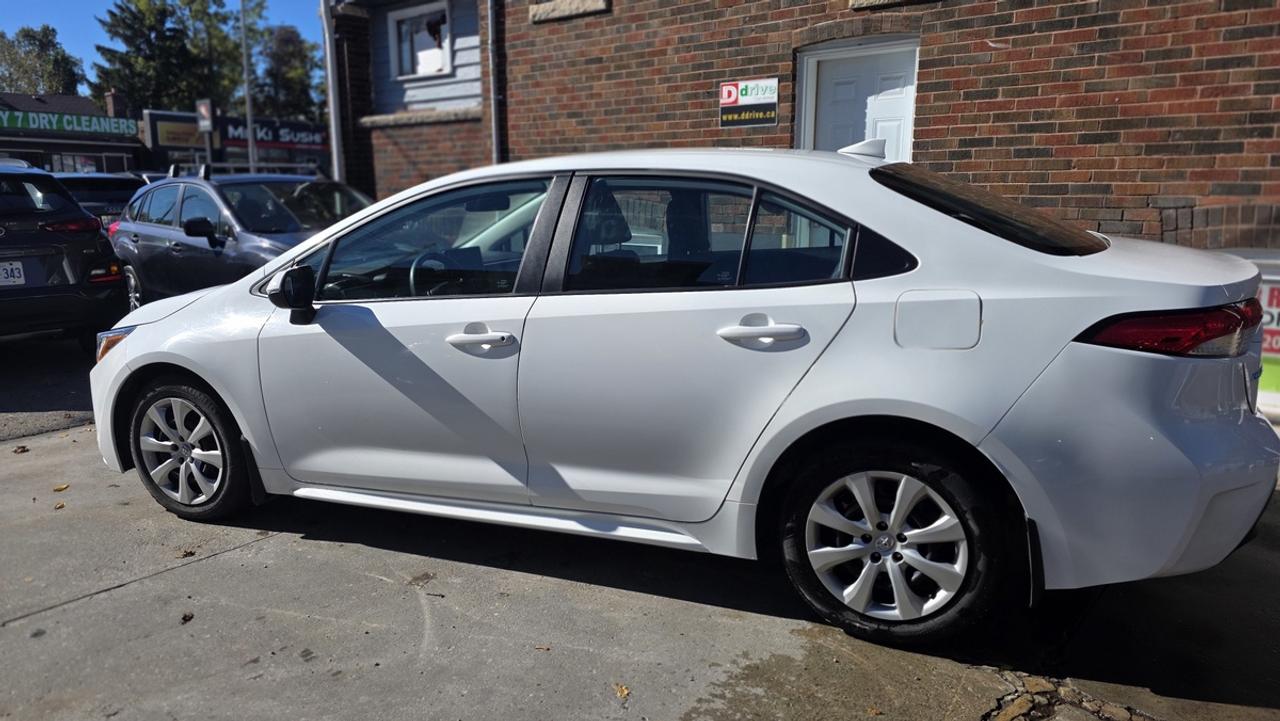 2023 Toyota Corolla LE Photo
