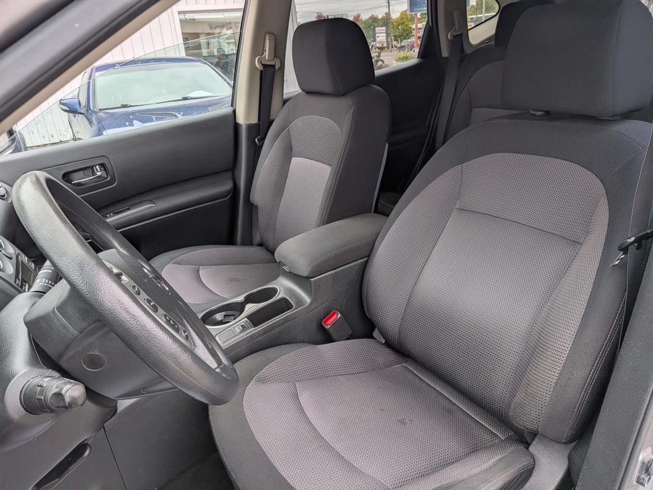 2013 Nissan Rogue SV Photo