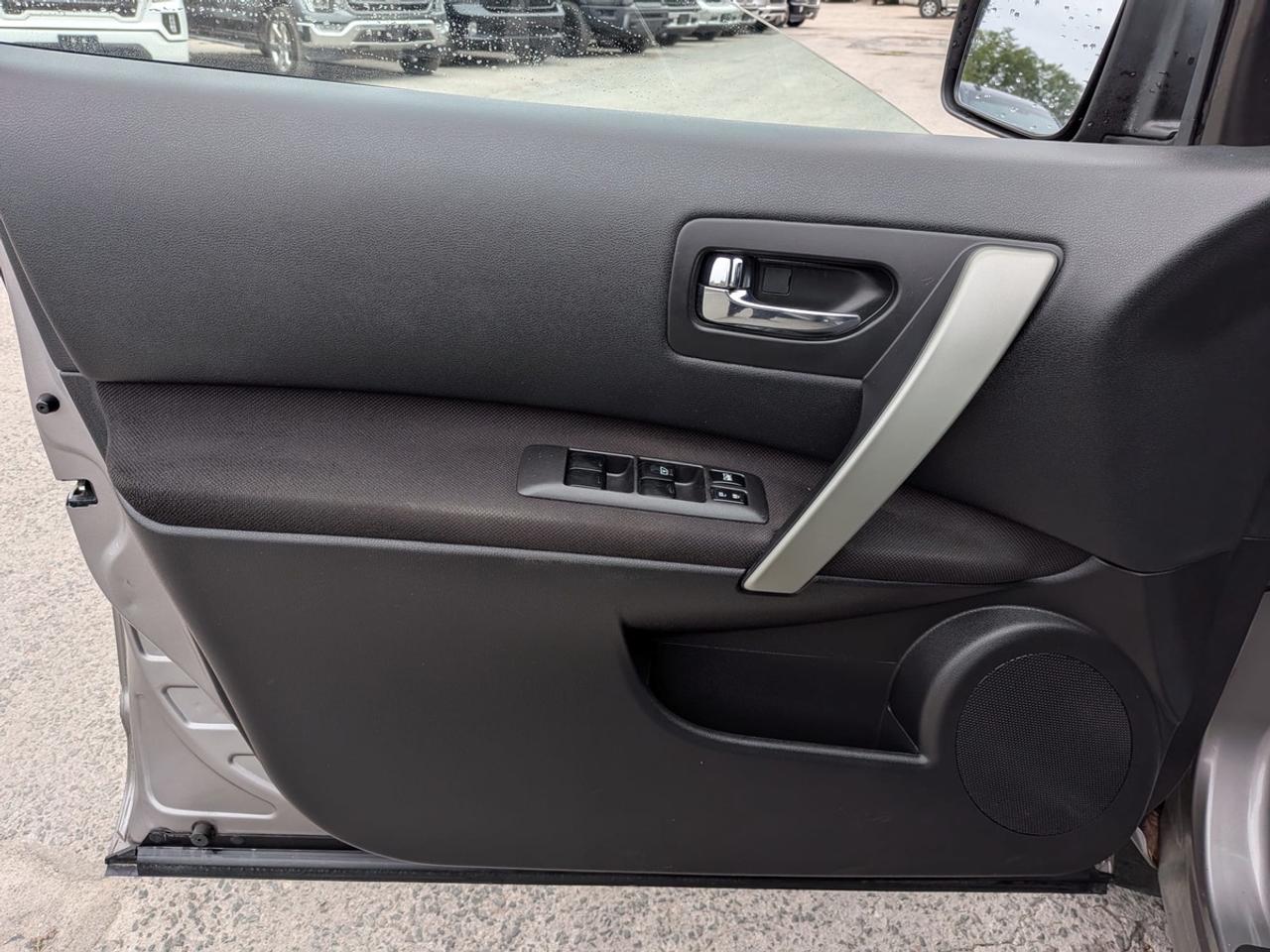 2013 Nissan Rogue SV Photo