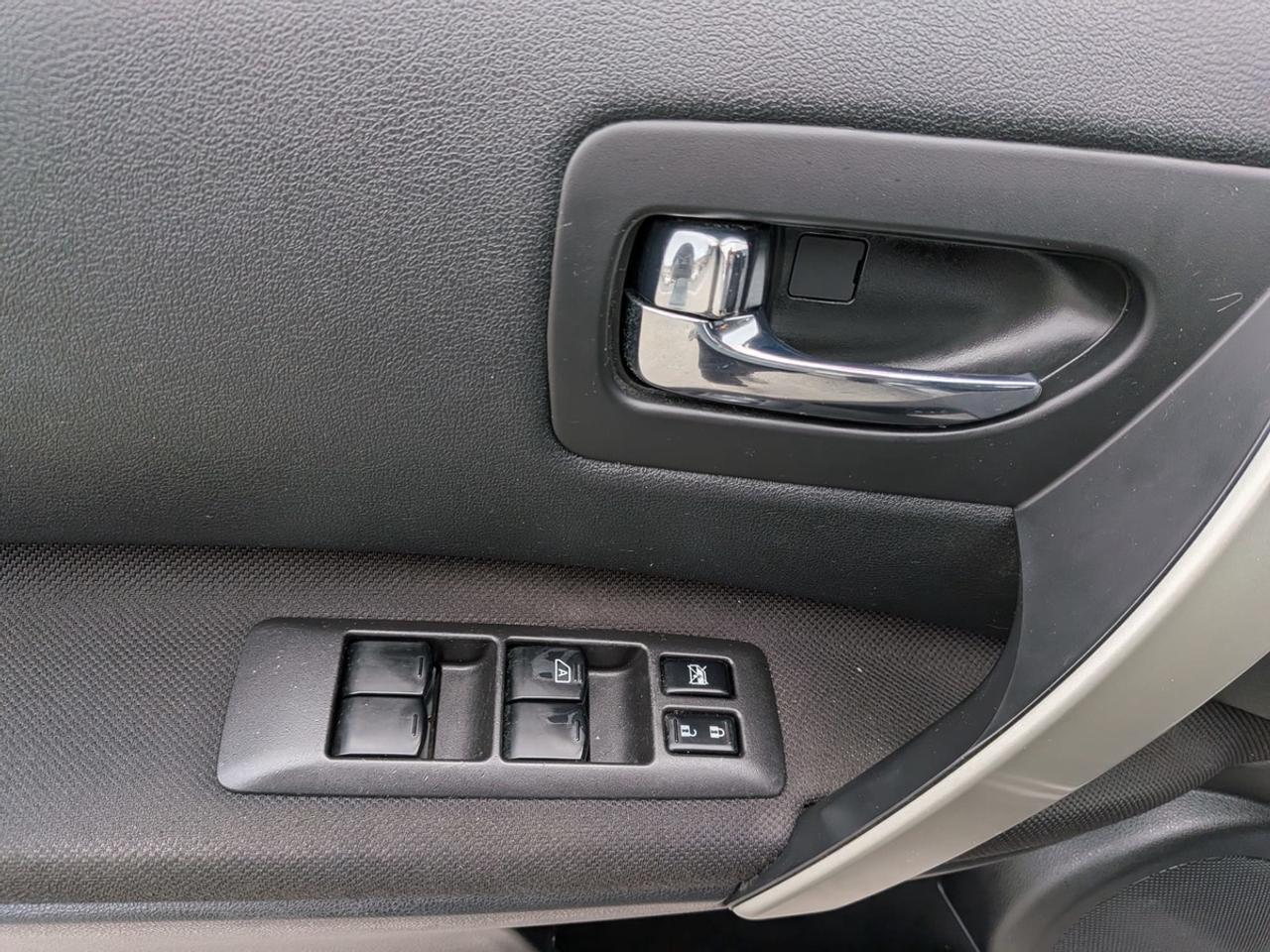 2013 Nissan Rogue SV Photo