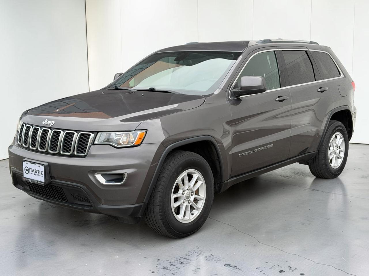 2019 Jeep Grand Cherokee 4X4 LAREDO/Blind Spot Detect/Back up Camera! Photo2