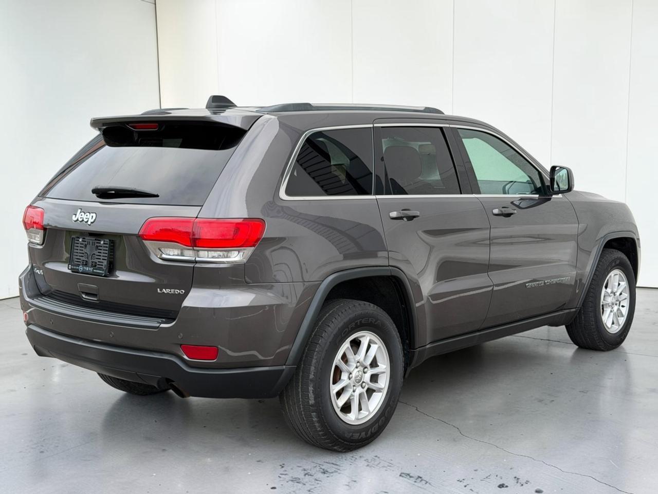 2019 Jeep Grand Cherokee 4X4 LAREDO/Blind Spot Detect/Back up Camera! Photo