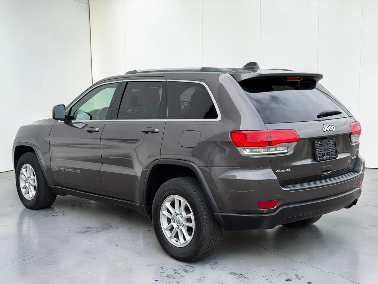 2019 Jeep Grand Cherokee 4X4 LAREDO/Blind Spot Detect/Back up Camera! Photo