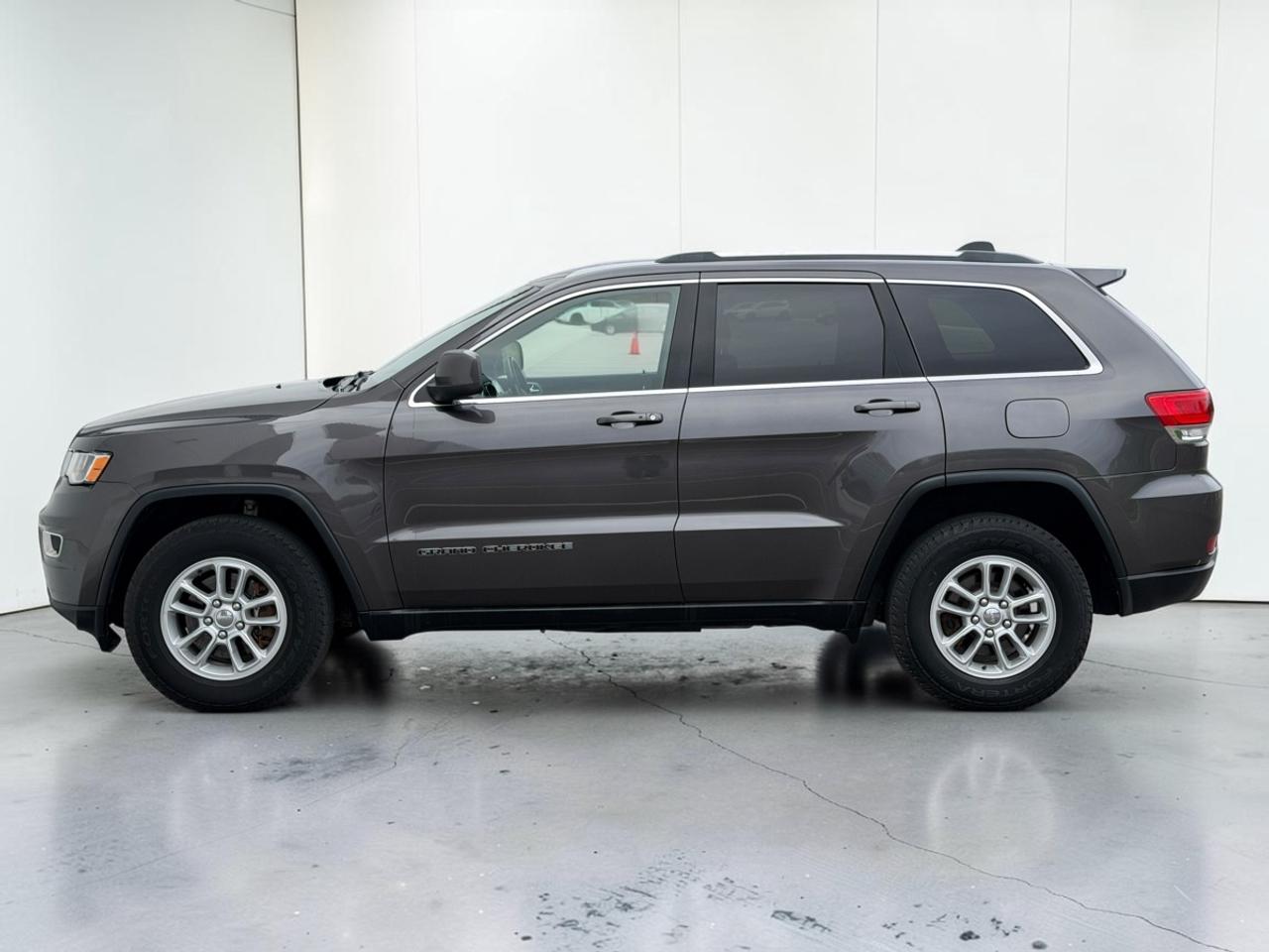 2019 Jeep Grand Cherokee 4X4 LAREDO/Blind Spot Detect/Back up Camera! Photo
