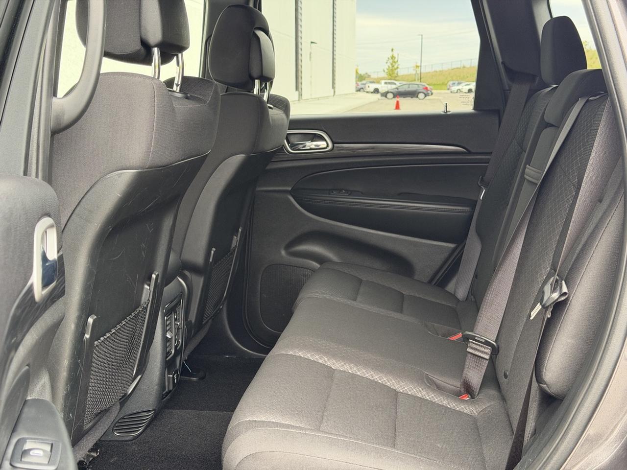 2019 Jeep Grand Cherokee 4X4 LAREDO/Blind Spot Detect/Back up Camera! Photo