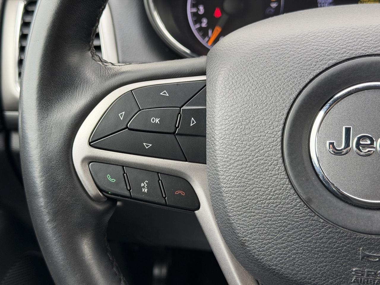 2019 Jeep Grand Cherokee 4X4 LAREDO/Blind Spot Detect/Back up Camera! Photo