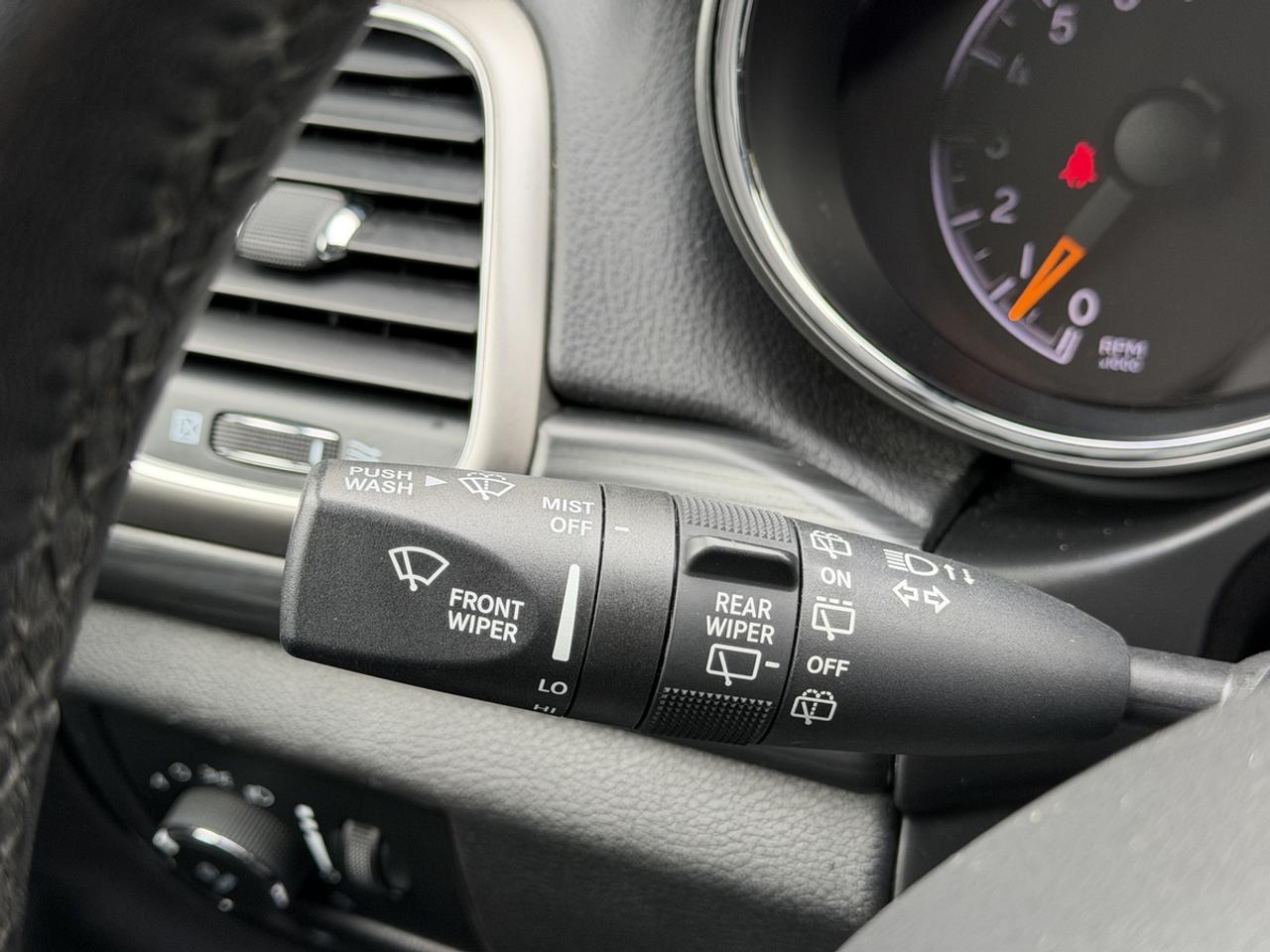 2019 Jeep Grand Cherokee 4X4 LAREDO/Blind Spot Detect/Back up Camera! Photo