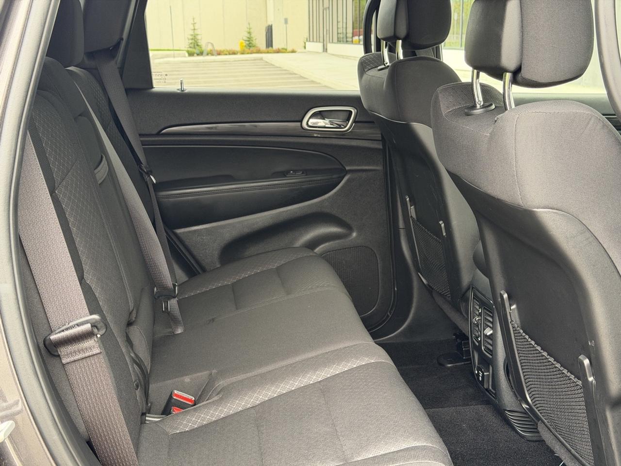 2019 Jeep Grand Cherokee 4X4 LAREDO/Blind Spot Detect/Back up Camera! Photo