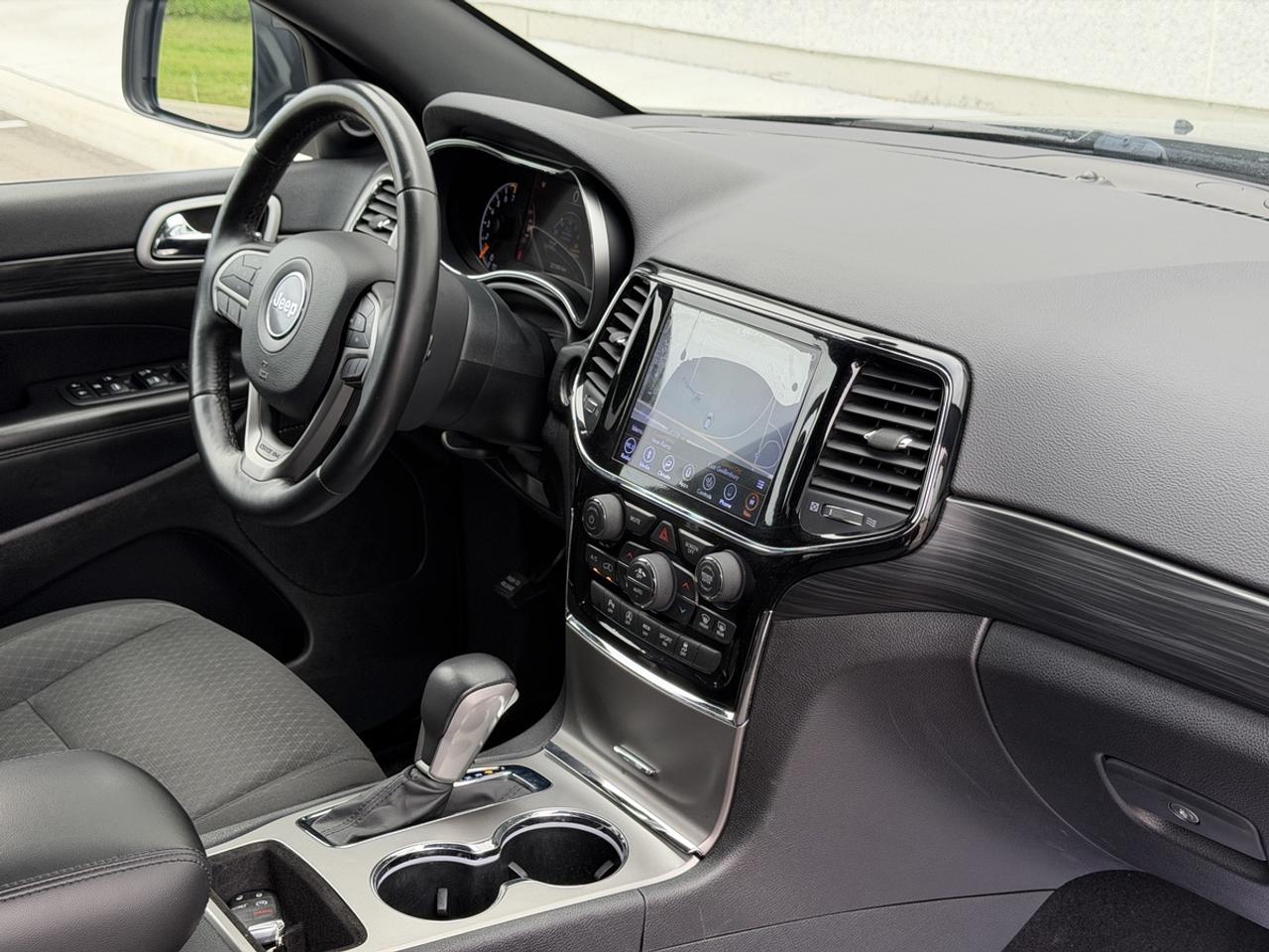 2019 Jeep Grand Cherokee 4X4 LAREDO/Blind Spot Detect/Back up Camera! Photo
