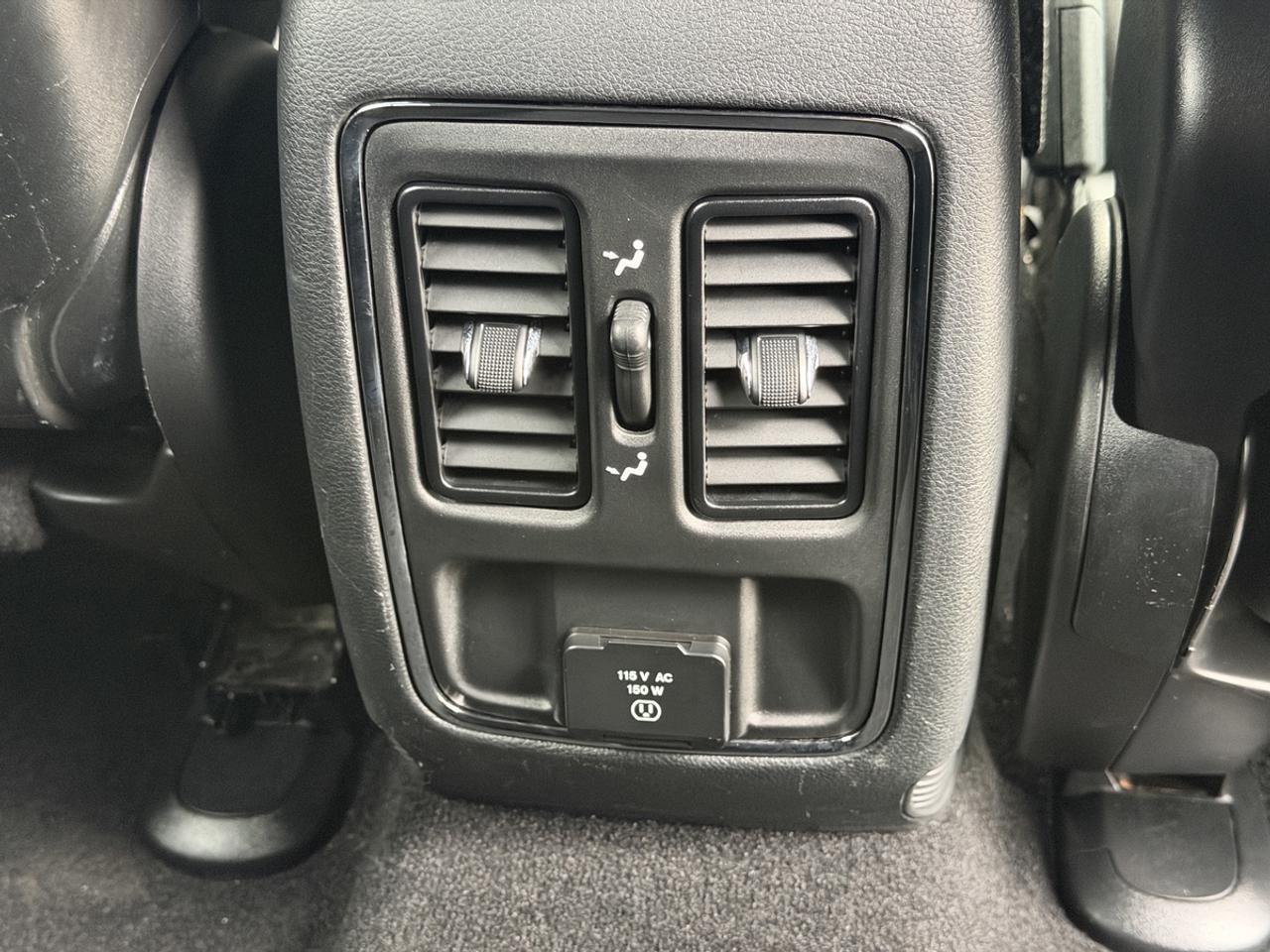 2019 Jeep Grand Cherokee 4X4 LAREDO/Blind Spot Detect/Back up Camera! Photo