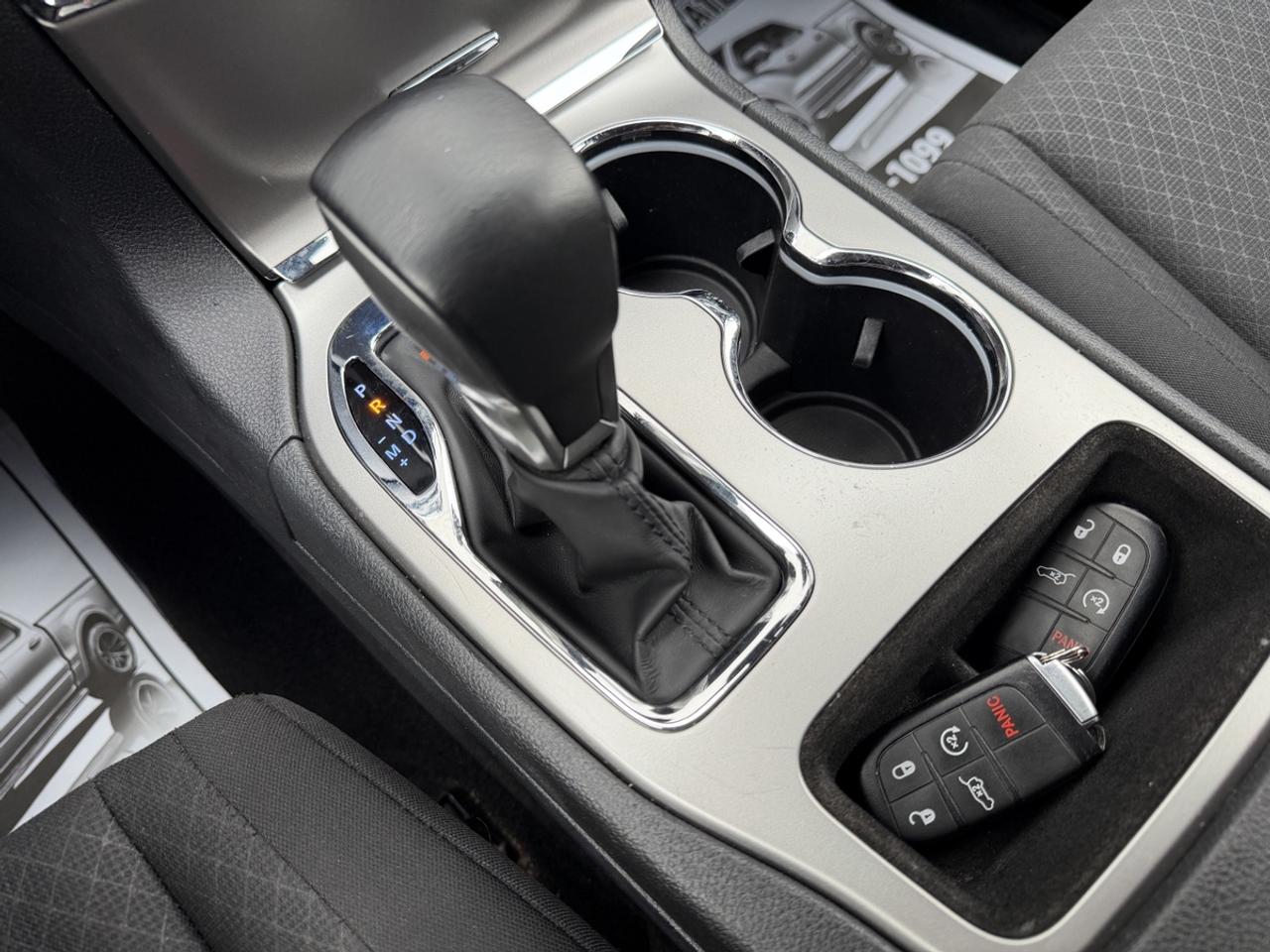 2019 Jeep Grand Cherokee 4X4 LAREDO/Blind Spot Detect/Back up Camera! Photo