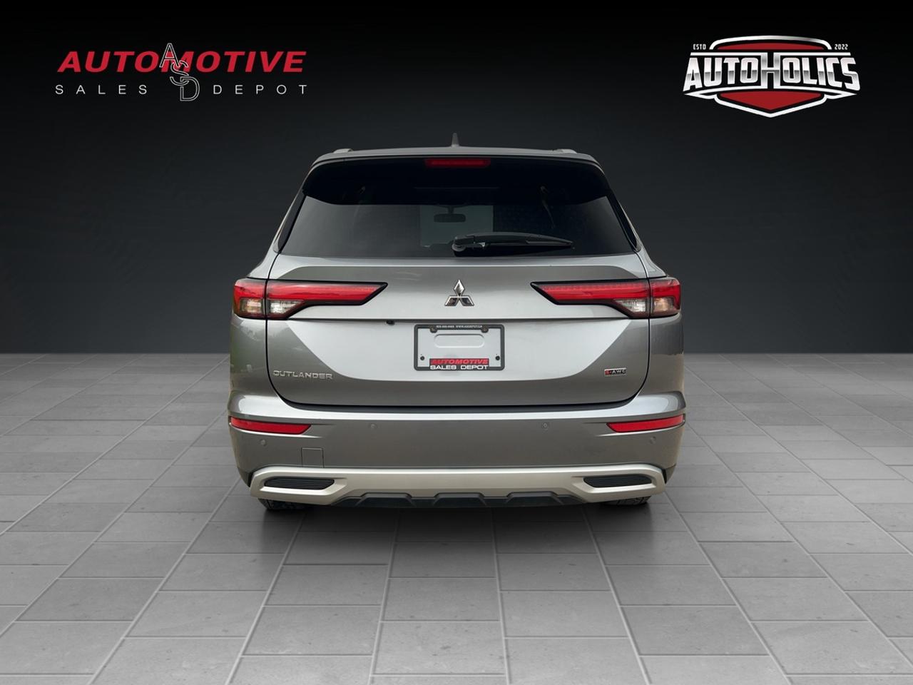 2024 Mitsubishi Outlander SE Photo