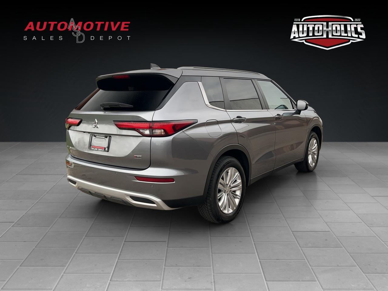 2024 Mitsubishi Outlander SE Photo