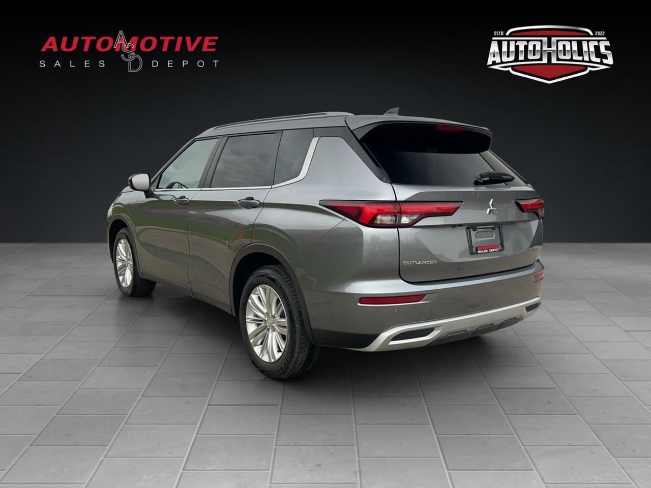 2024 Mitsubishi Outlander SE Photo
