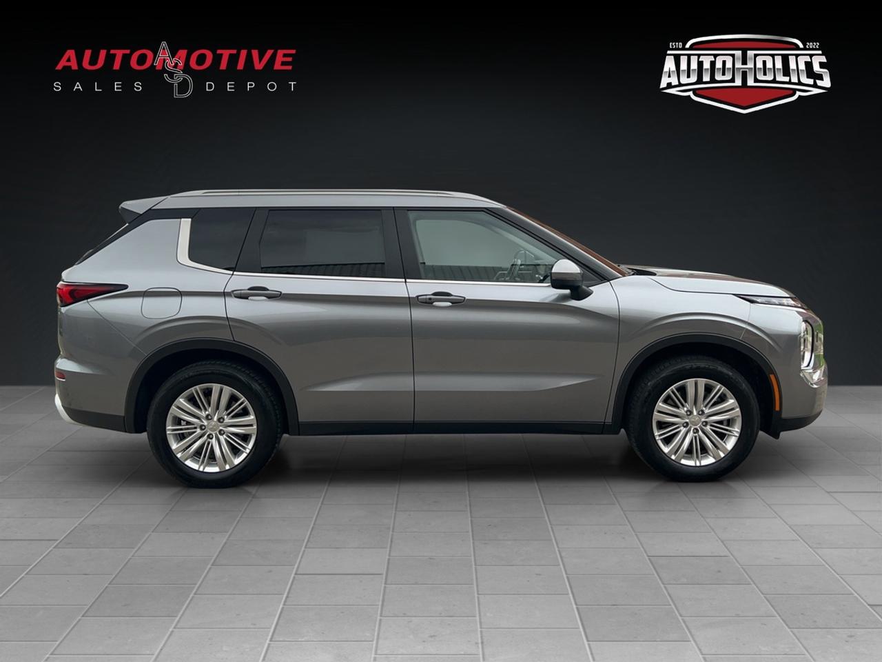 2024 Mitsubishi Outlander SE Photo
