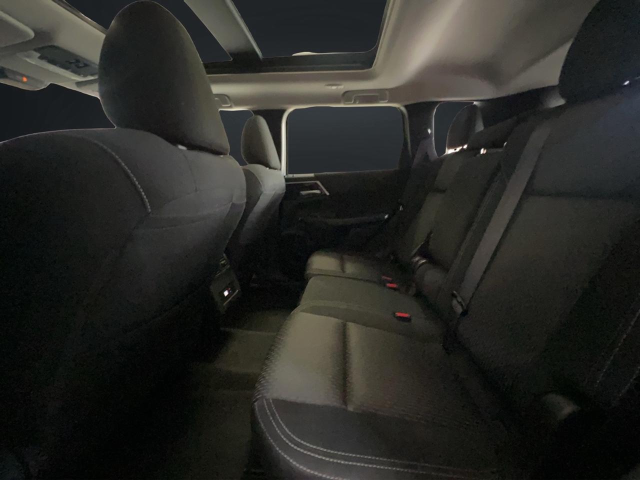 2024 Mitsubishi Outlander SE Photo
