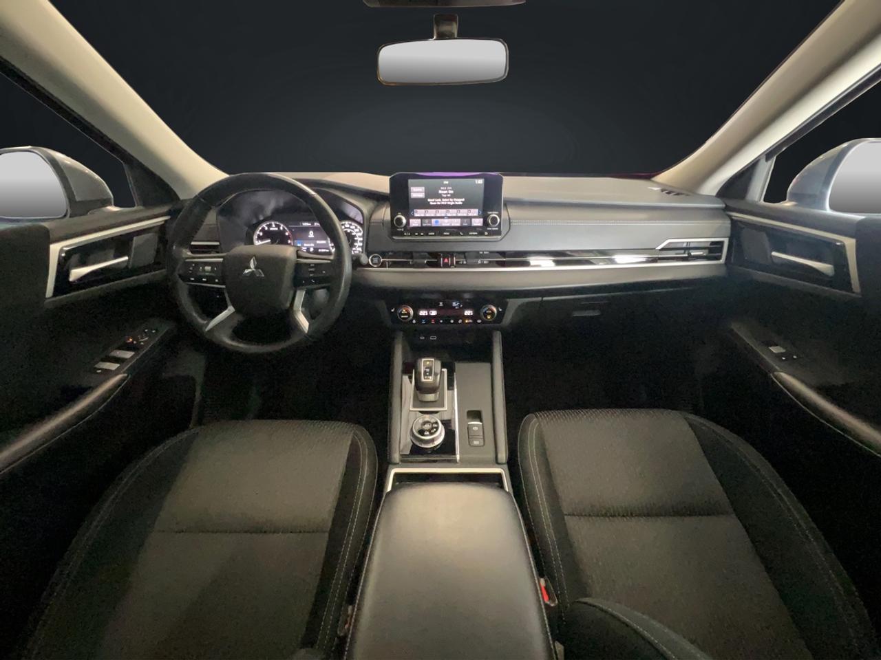 2024 Mitsubishi Outlander SE Photo
