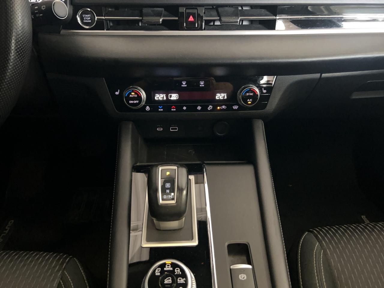 2024 Mitsubishi Outlander SE Photo