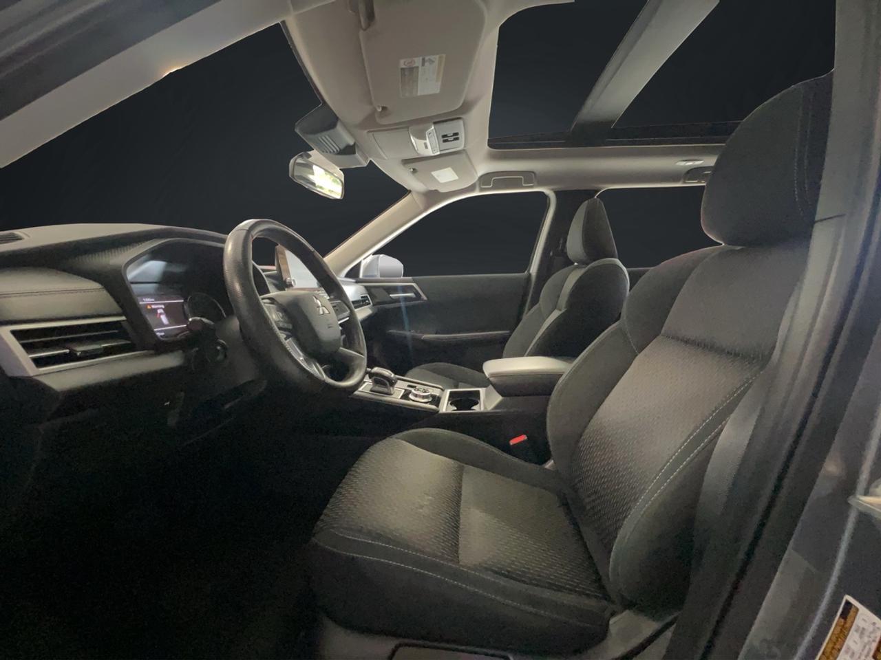 2024 Mitsubishi Outlander SE Photo