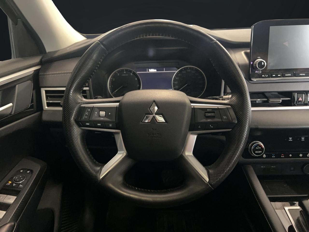 2024 Mitsubishi Outlander SE Photo