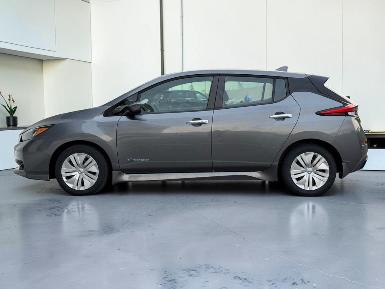 2018 Nissan Leaf S Photo
