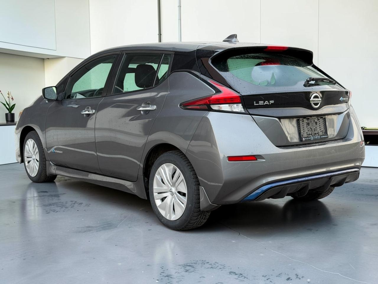 2018 Nissan Leaf S Photo