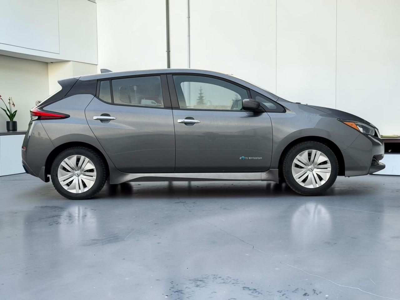 2018 Nissan Leaf S Photo