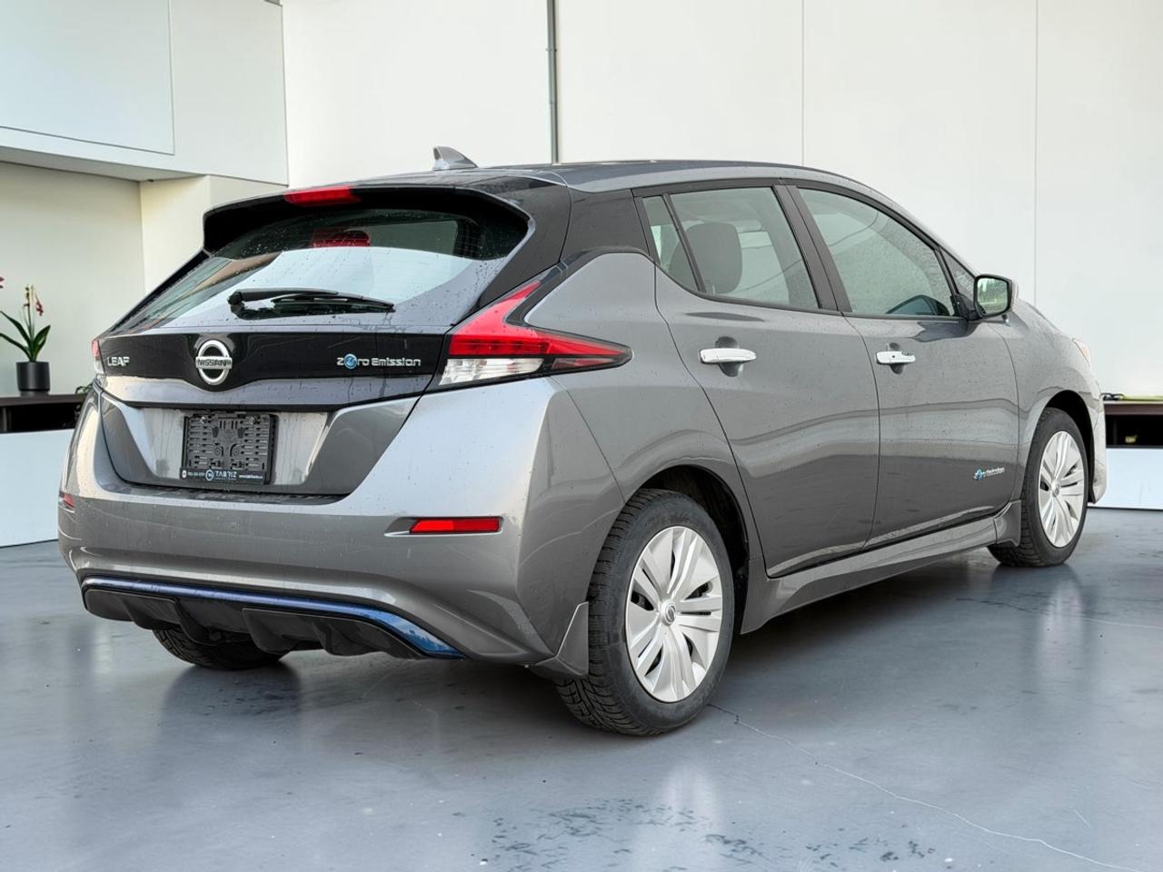 2018 Nissan Leaf S Photo