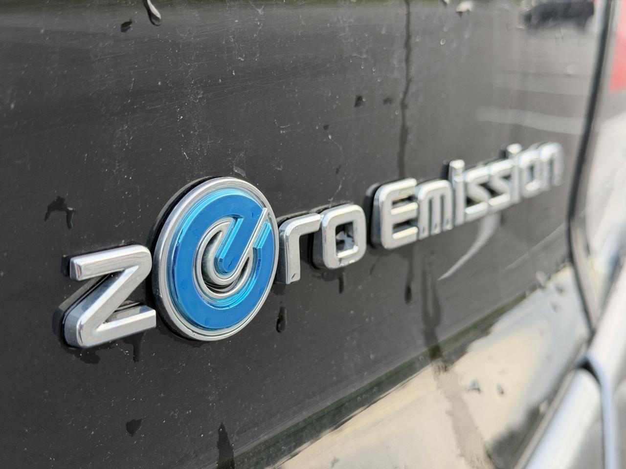 2018 Nissan Leaf S Photo