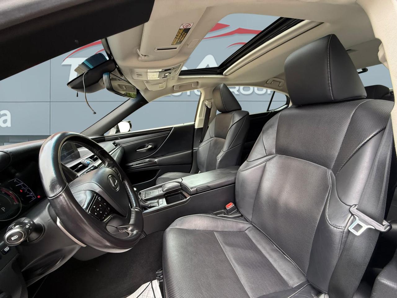2019 Lexus ES 300h Photo