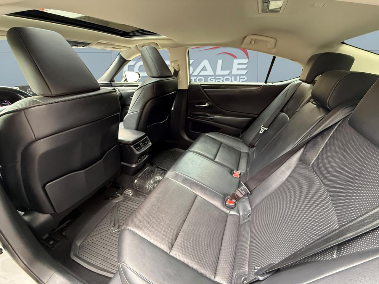 2019 Lexus ES 300h Photo