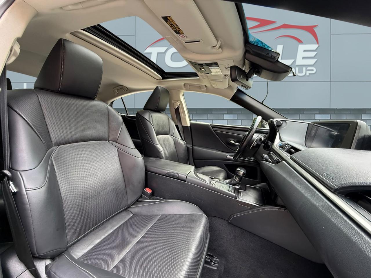 2019 Lexus ES 300h Photo