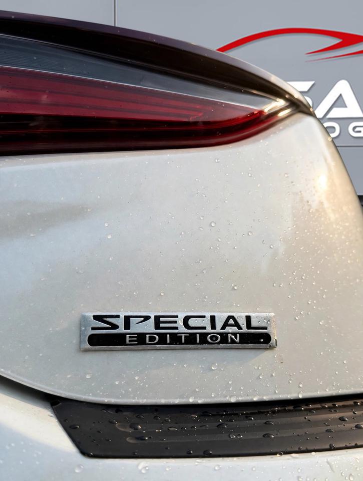 2019 Lexus ES 300h Photo