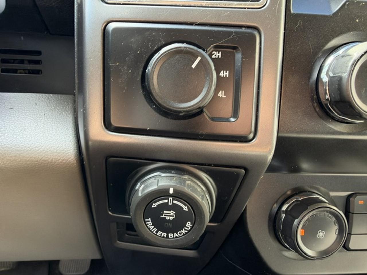 2019 Ford F-150 4WD SUPERCREW 5.5' BOX XLT CREWCAB SHORTBED Photo