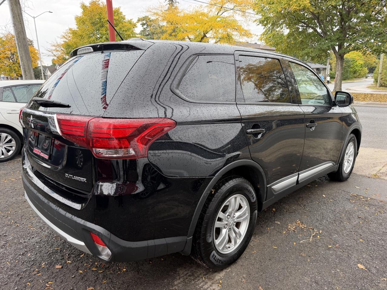 2016 Mitsubishi Outlander ES Photo3
