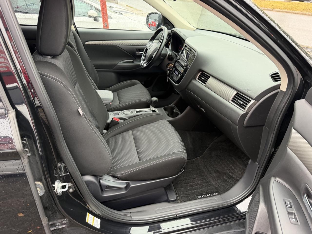 2016 Mitsubishi Outlander ES Photo
