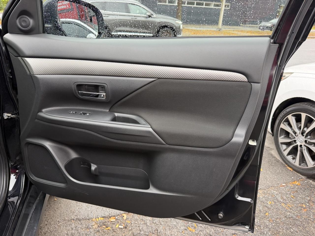 2016 Mitsubishi Outlander ES Photo