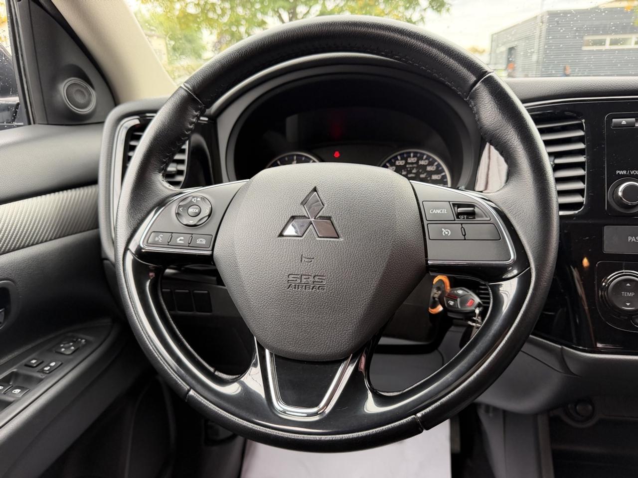 2016 Mitsubishi Outlander ES Photo